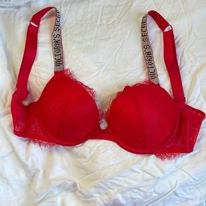 Victoria’s secret push up bra 32 D, in very good condition